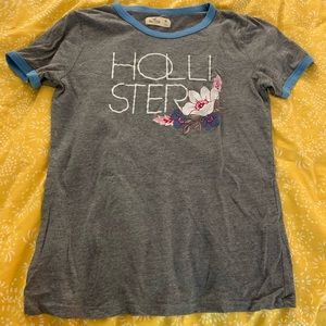 Hollister Graphic tee💖